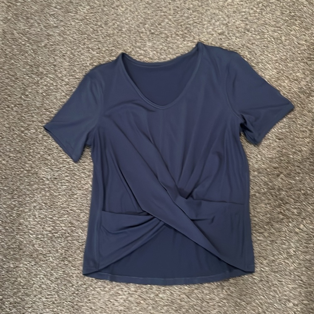 Lululemon tank top. 4/6